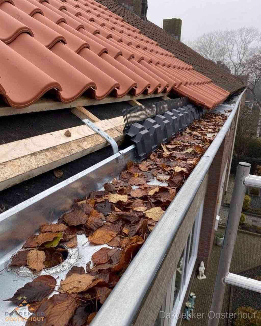 Plat dak bedrijfspand met bitumen dakbedekking en lichtkoepels in Oosterhout