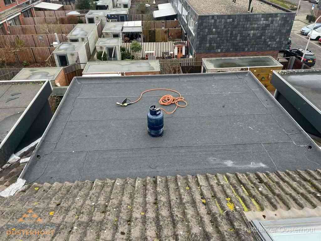 Dakreparatie plat dak met bitumen in Oosterhout